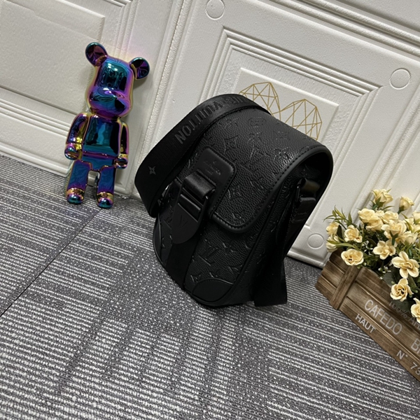 ルイヴィトンバッグ背面デザイン